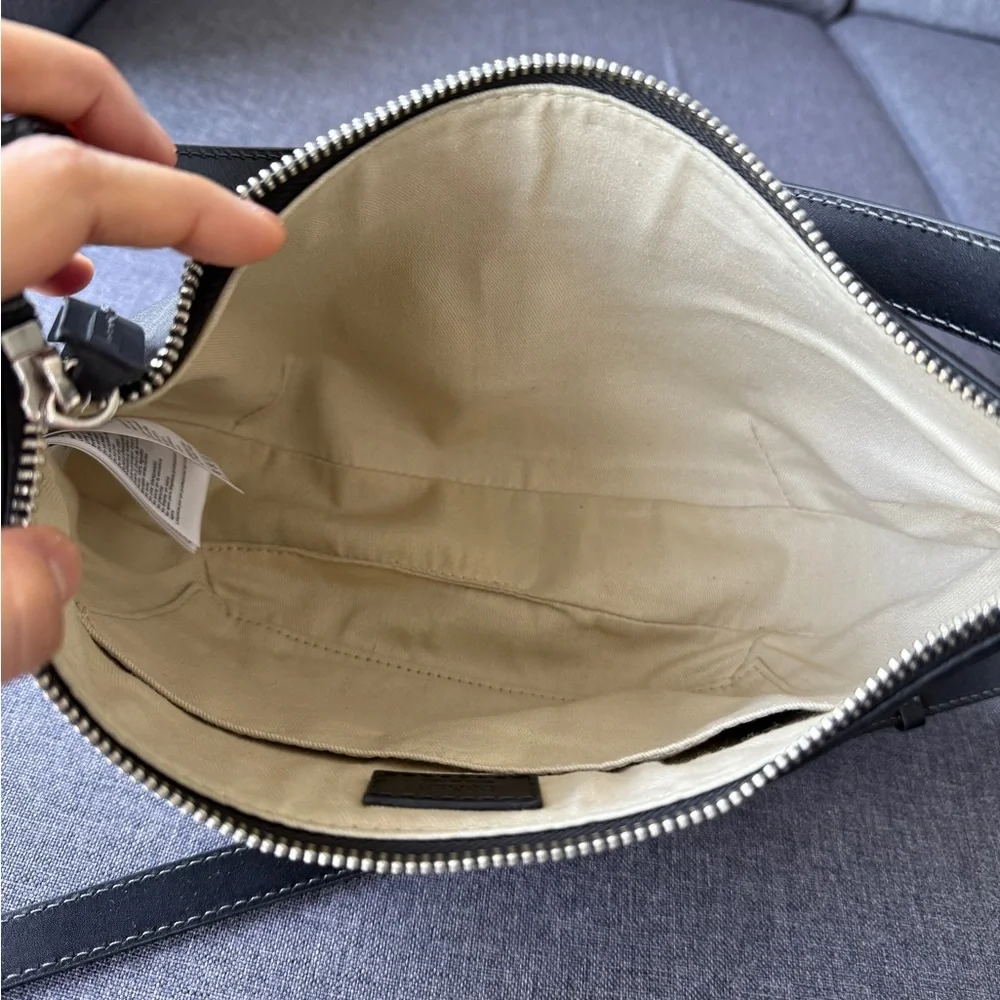 Black Swing Handbag - Picture 9 of 12